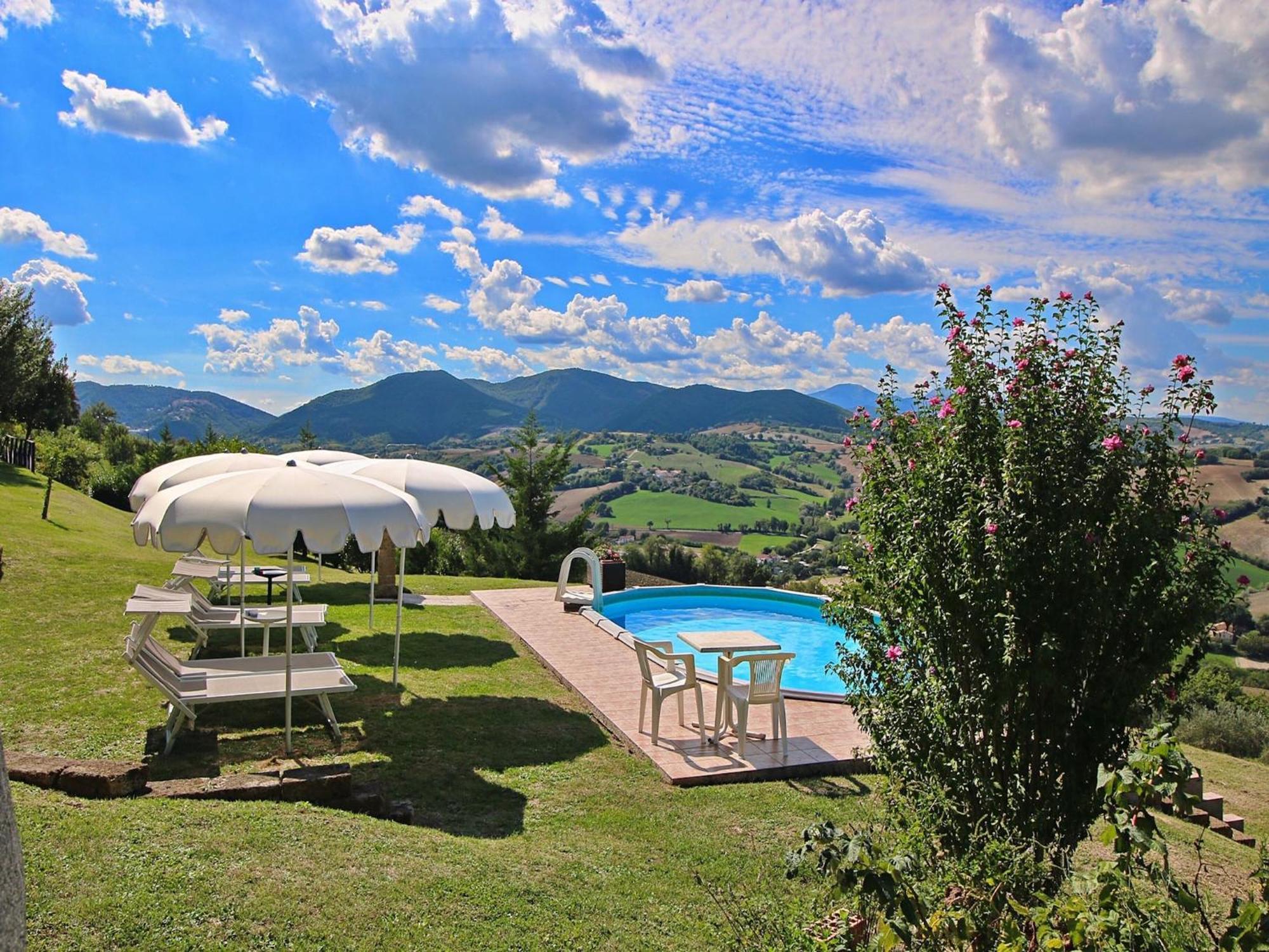 Nice Flat In Arcevia With Swimming Pool Luaran gambar