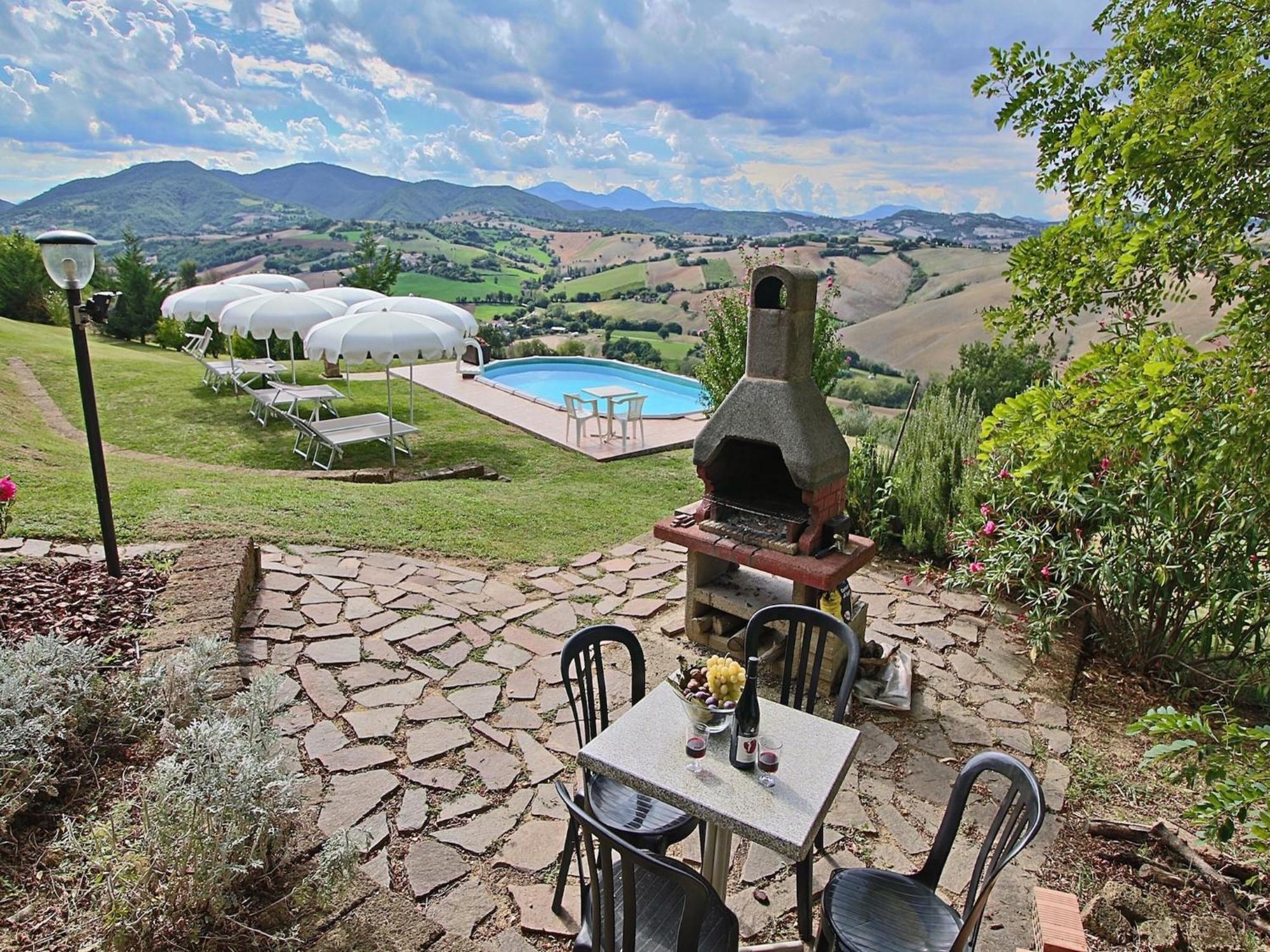 Nice Flat In Arcevia With Swimming Pool Luaran gambar