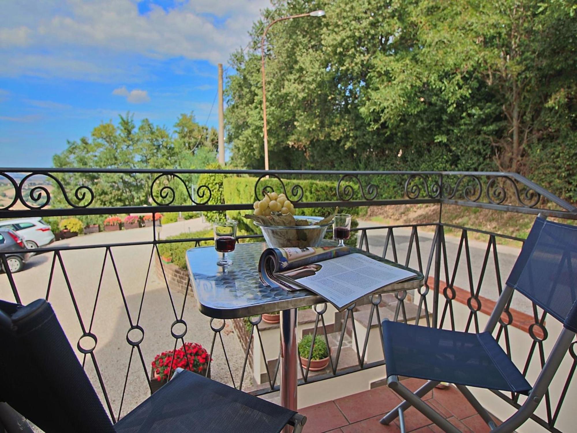 Nice Flat In Arcevia With Swimming Pool Luaran gambar