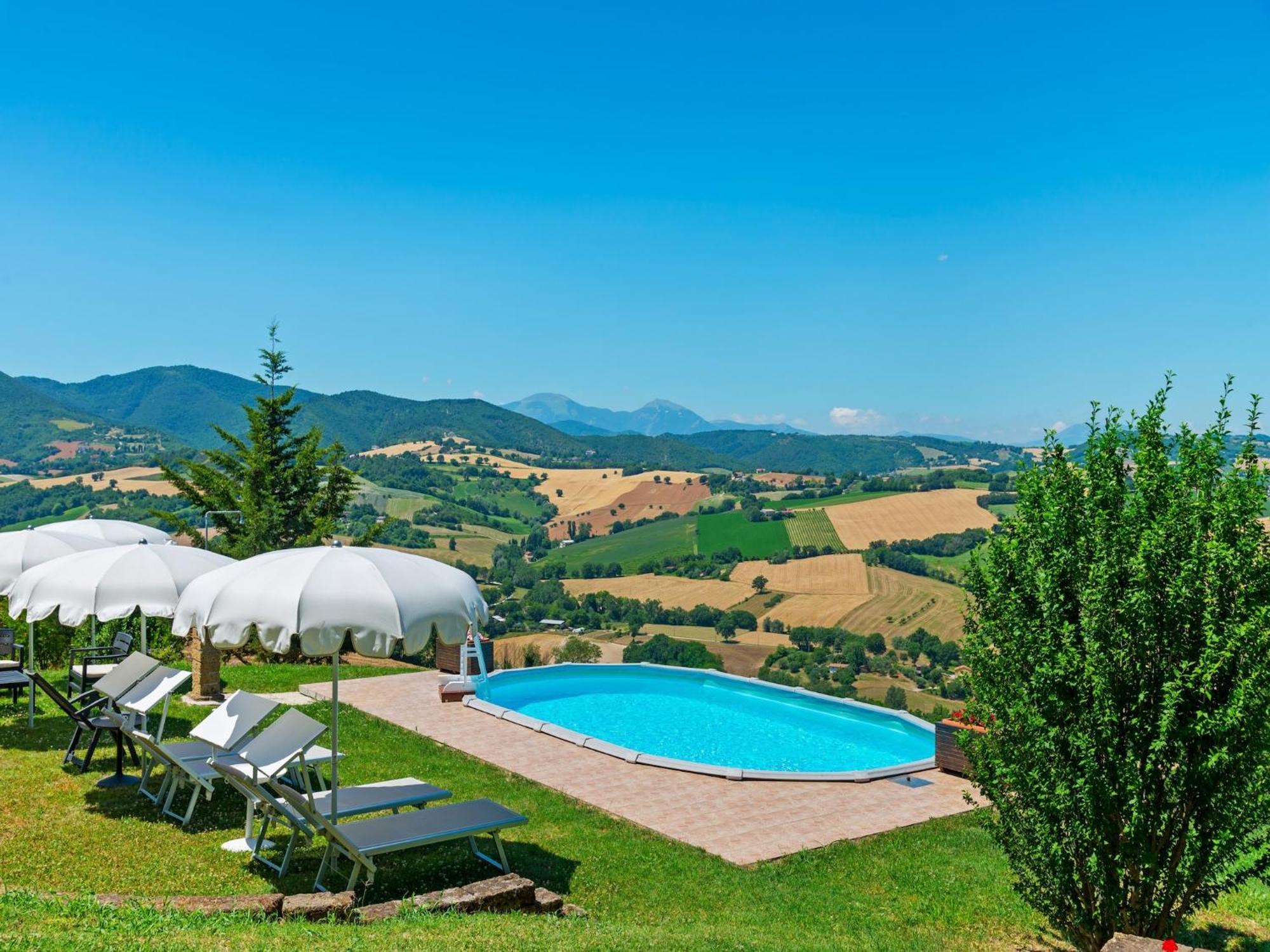 Nice Flat In Arcevia With Swimming Pool Luaran gambar