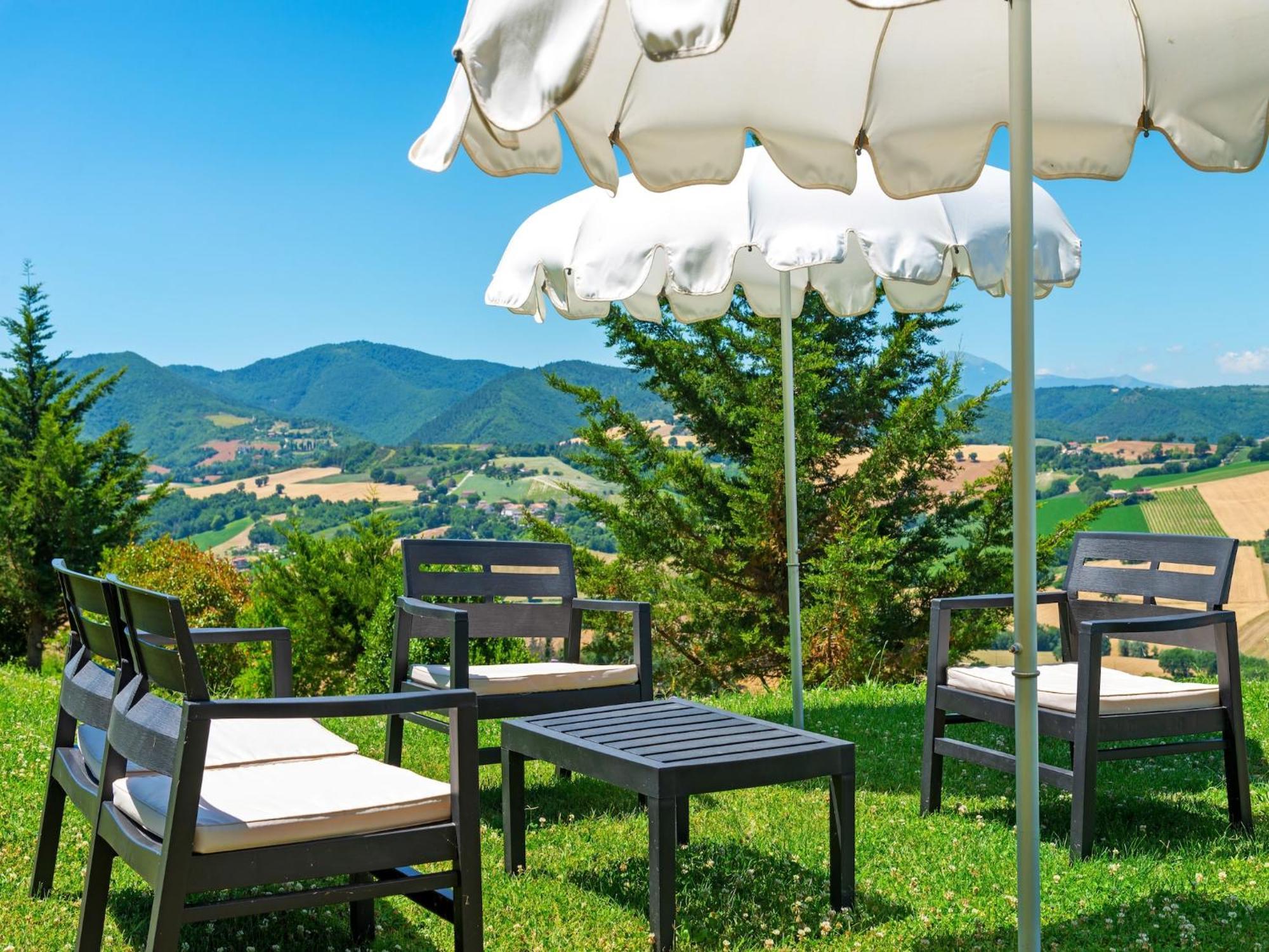 Nice Flat In Arcevia With Swimming Pool Luaran gambar